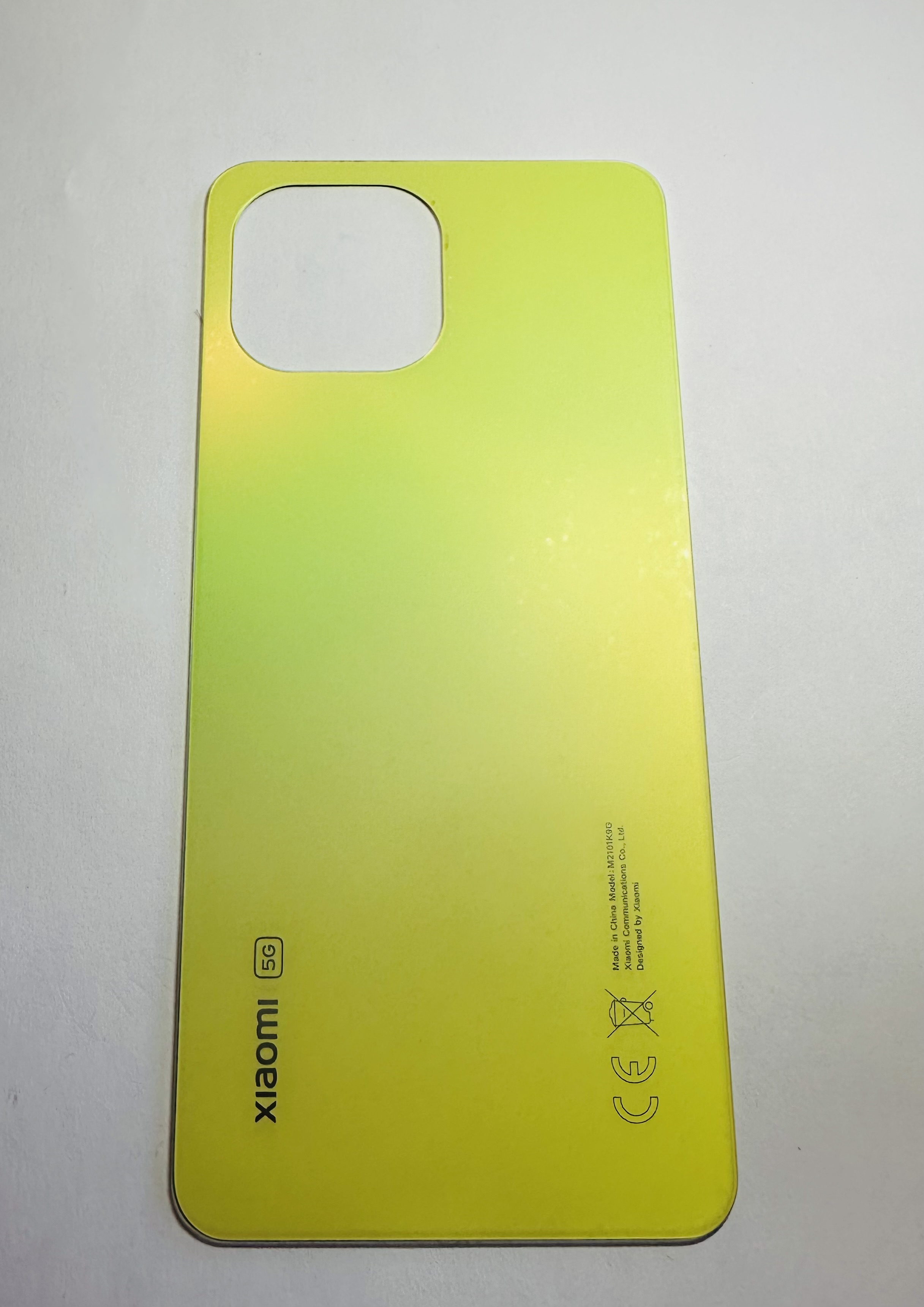 Tapa Original Usada Xiaomi Mi 11 Lite Color amarillo 