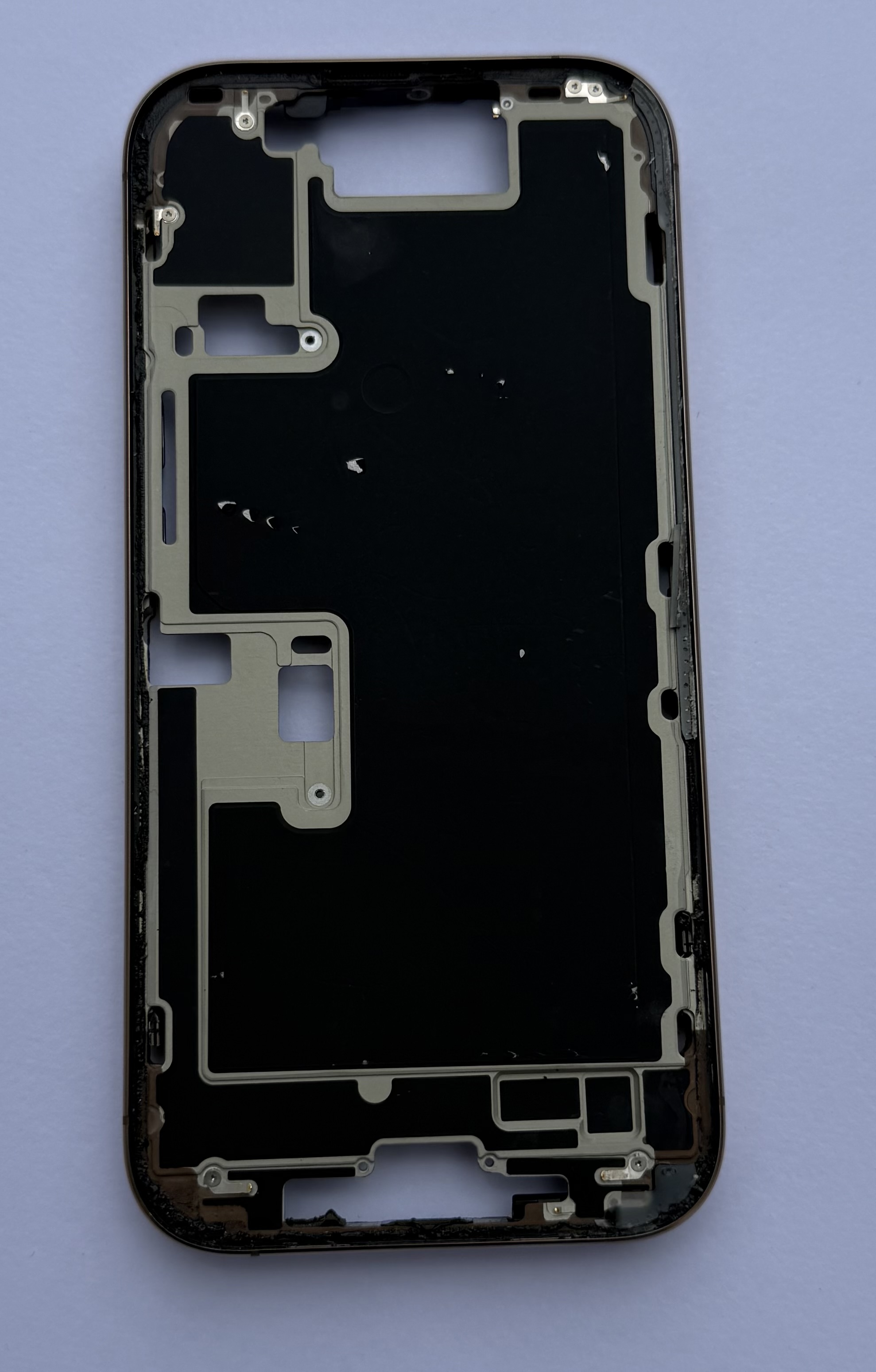 Housin Iphone 16 Pro versión Esim Dorado Titanio
