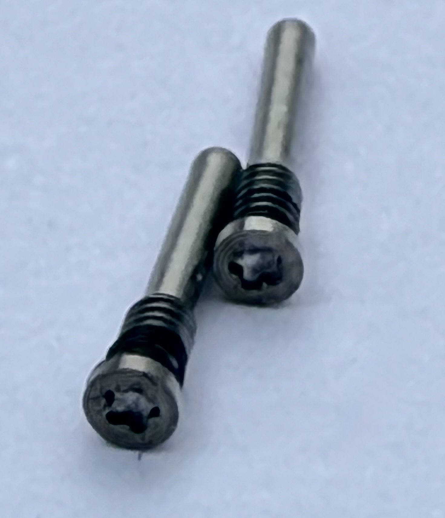 Tornillos Inferiores Iphone 16 Pro